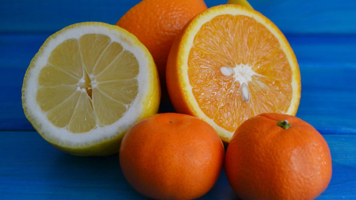 5 Buah Tinggi Vitamin C yang Bisa Bantu Atasi Sariawan Secara Alami