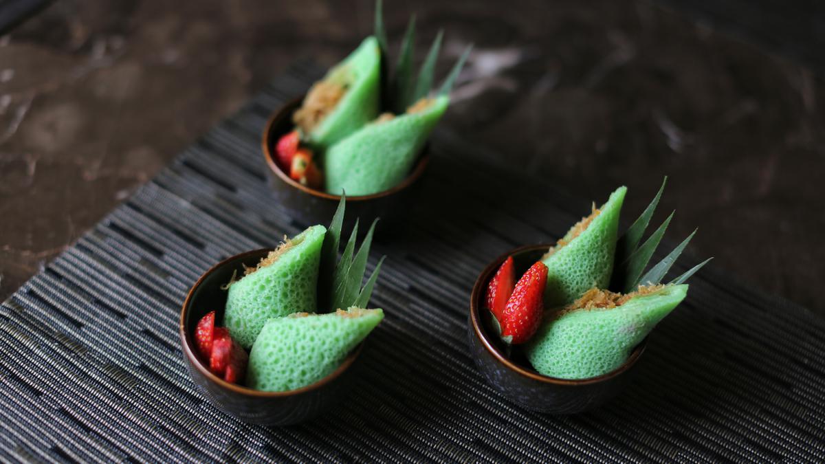 Resep Kue Dadar Gulung Pandan Isi Kinca Kelapa yang Legit