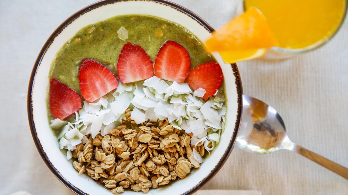 Resep Green Tea Smoothie Bowl dengan Topping Crunchy