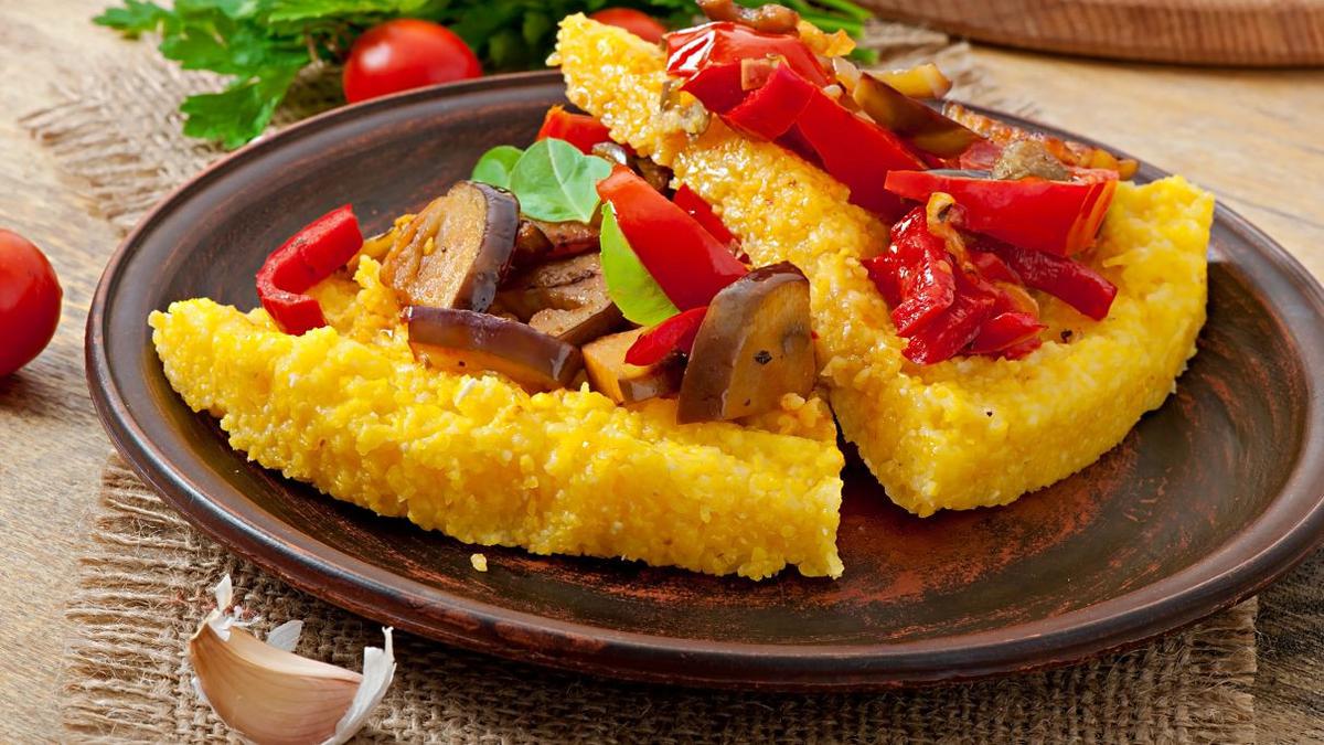 Menu Pelengkap Sehat untuk Hari Raya, Resep Polenta Panggang dengan Topping Sayur Mediterania