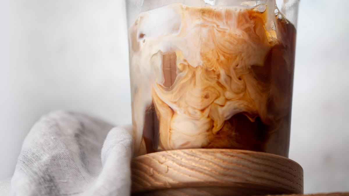 Es Kopi Susu Honey Jadi Tren Baru, Siap Geser Popularitas Kopi Susu Aren?