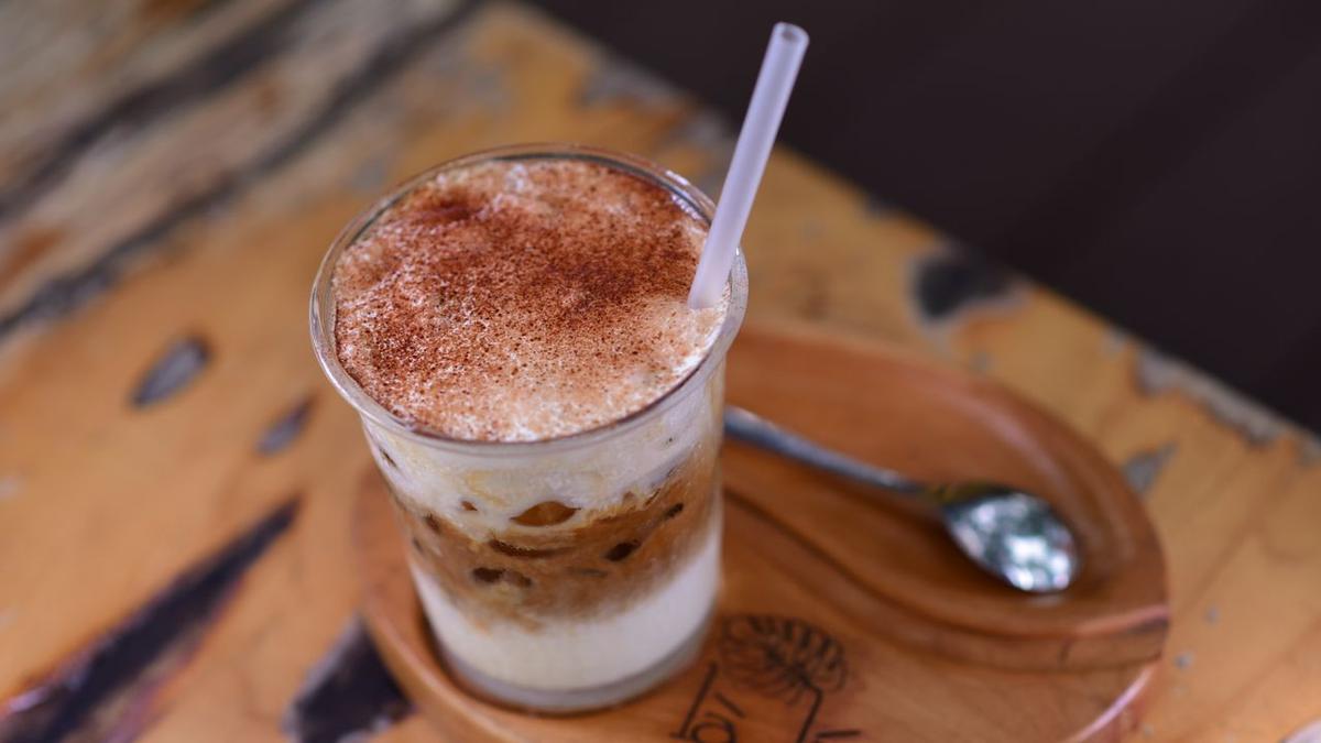 Resep Es Kopi Gula Aren Homemade yang Creamy dan Wangi, Rahasia Rasa Ala Kafe dari Dapur Rumah